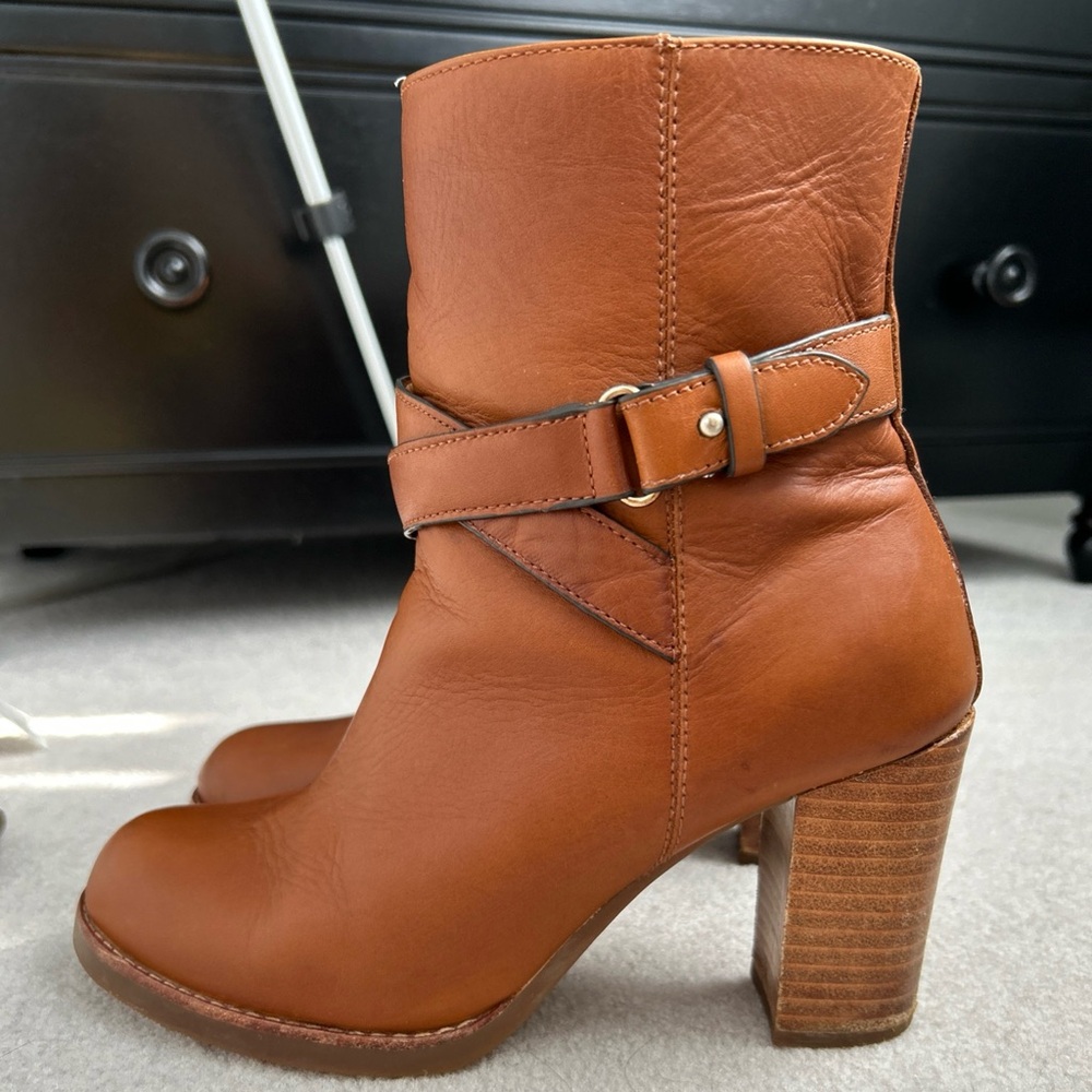 Tommy Bahama Cognac Leather Lunah Ankle Boots Block Heel Size 7 B